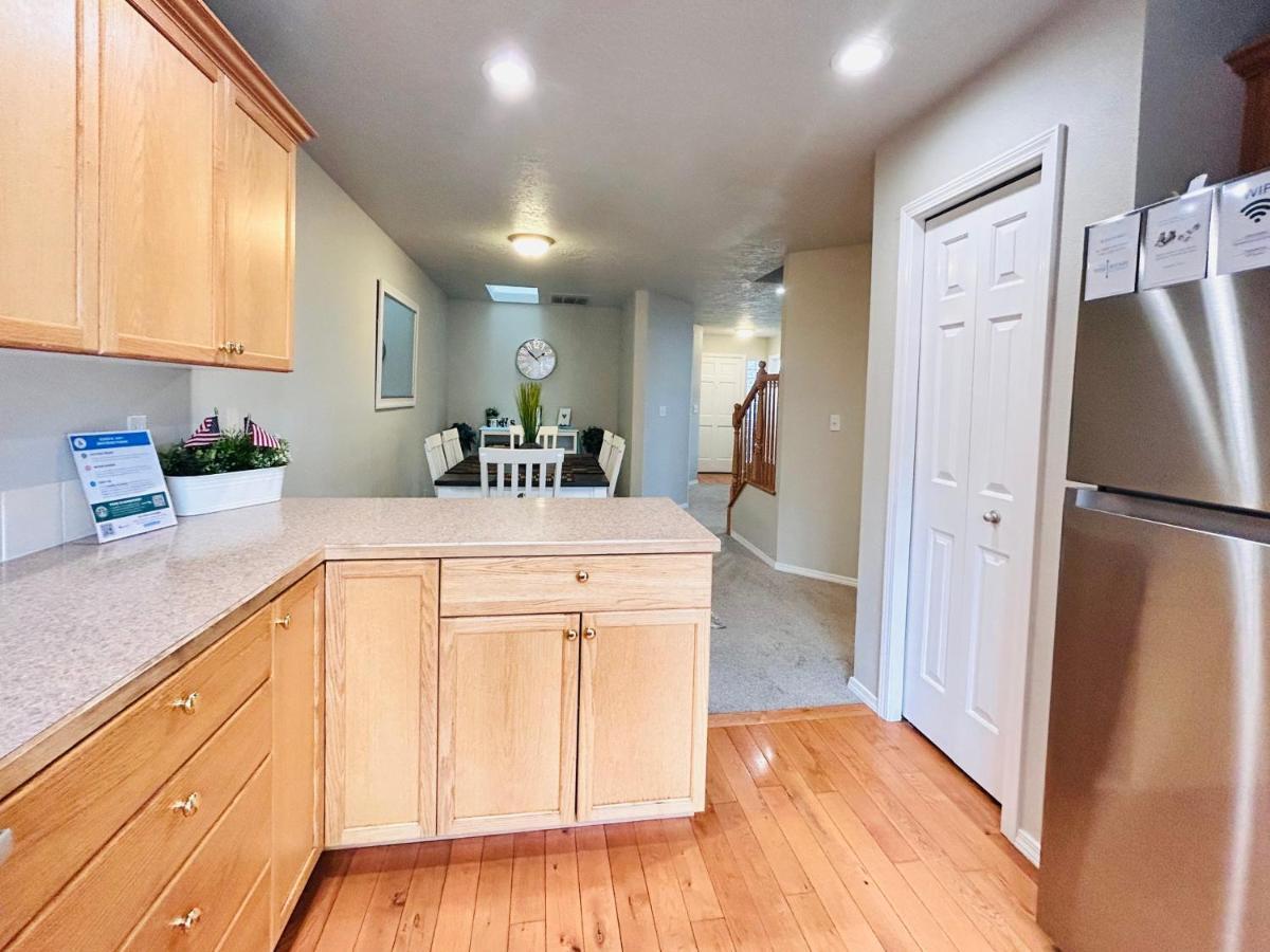 The Getaway Se Boise Condo Across The Street From Greenbelt, Bown Crossing And Boise River 3Bd 3Bath, 4 Beds! Lovely, Homey, Dining Table Seats 6 Dış mekan fotoğraf