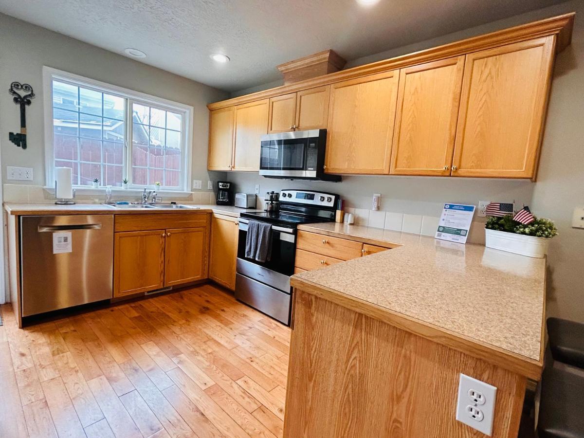 The Getaway Se Boise Condo Across The Street From Greenbelt, Bown Crossing And Boise River 3Bd 3Bath, 4 Beds! Lovely, Homey, Dining Table Seats 6 Dış mekan fotoğraf