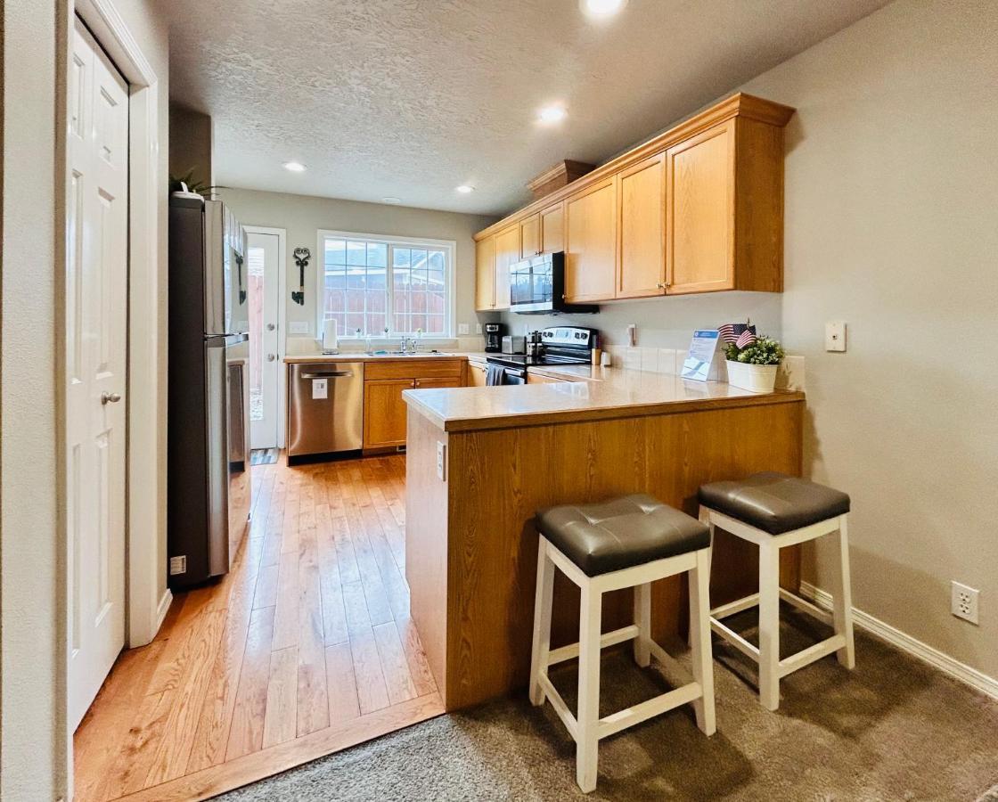 The Getaway Se Boise Condo Across The Street From Greenbelt, Bown Crossing And Boise River 3Bd 3Bath, 4 Beds! Lovely, Homey, Dining Table Seats 6 Dış mekan fotoğraf